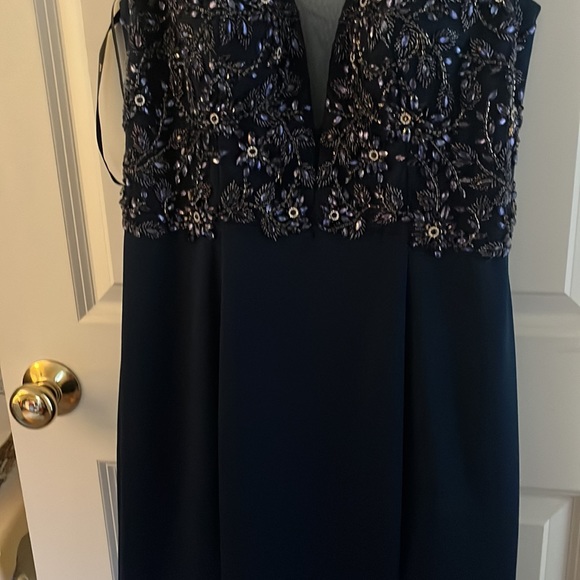 Lucci Lu Size 14 Sequined full length gown. Wedding/Special Occasion. Navy - Picture 3 of 16